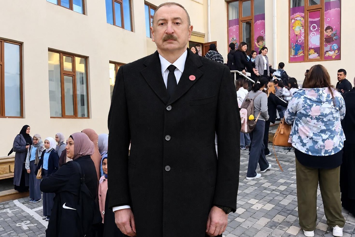 Azerbaycan'da başörtüsü krizi büyüyor