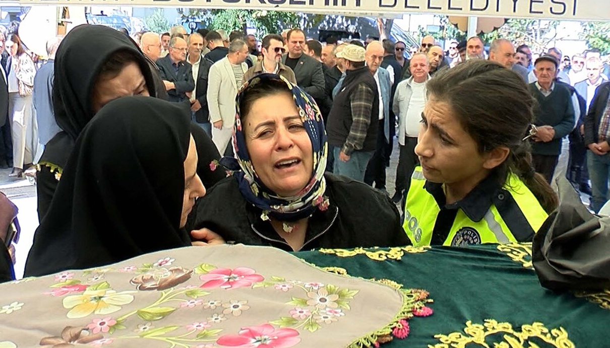 Polis nişanlısı tarafından öldürülen avukat son yolculuğuna cübbesiyle uğurlandı