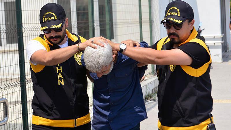 Çorba içerken bekçileri görünce kaçmaya çalışan şüphelinin 24 yıl hapisle arandığı ortaya çıktı