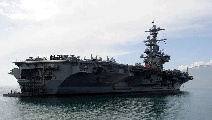 ABD uçak gemisinden tarihi rota! Husilerden kaçmak için Afrika'yı dolaşıyor