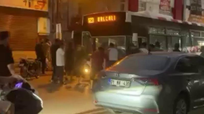 Adana'da belediye otobüs şoförü 10 kişilik gurubun saldırısına uğradı
