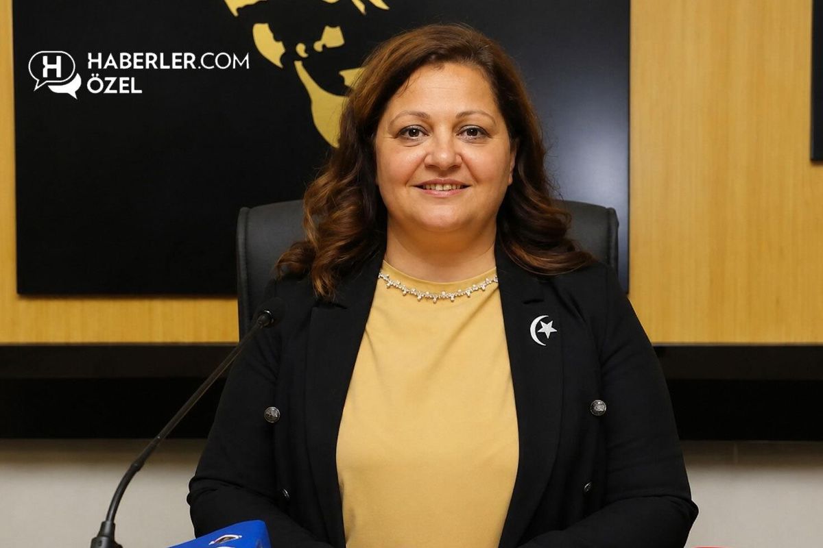 Afyonkarahisar Belediye Başkanı Burcu Köksal'ın AK Parti'ye geçişi kenti ikiye böldü