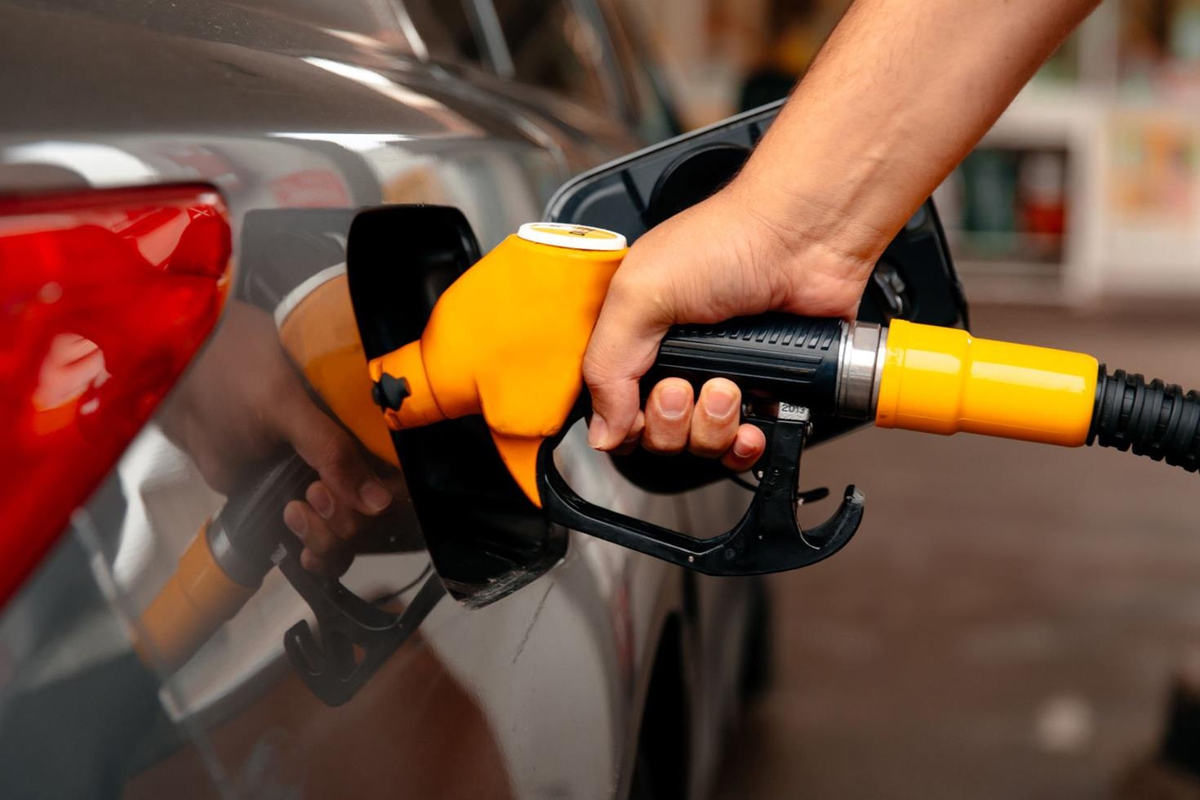 Akaryakıtta tarihi eşik! Motorin 100 lirayı aştı