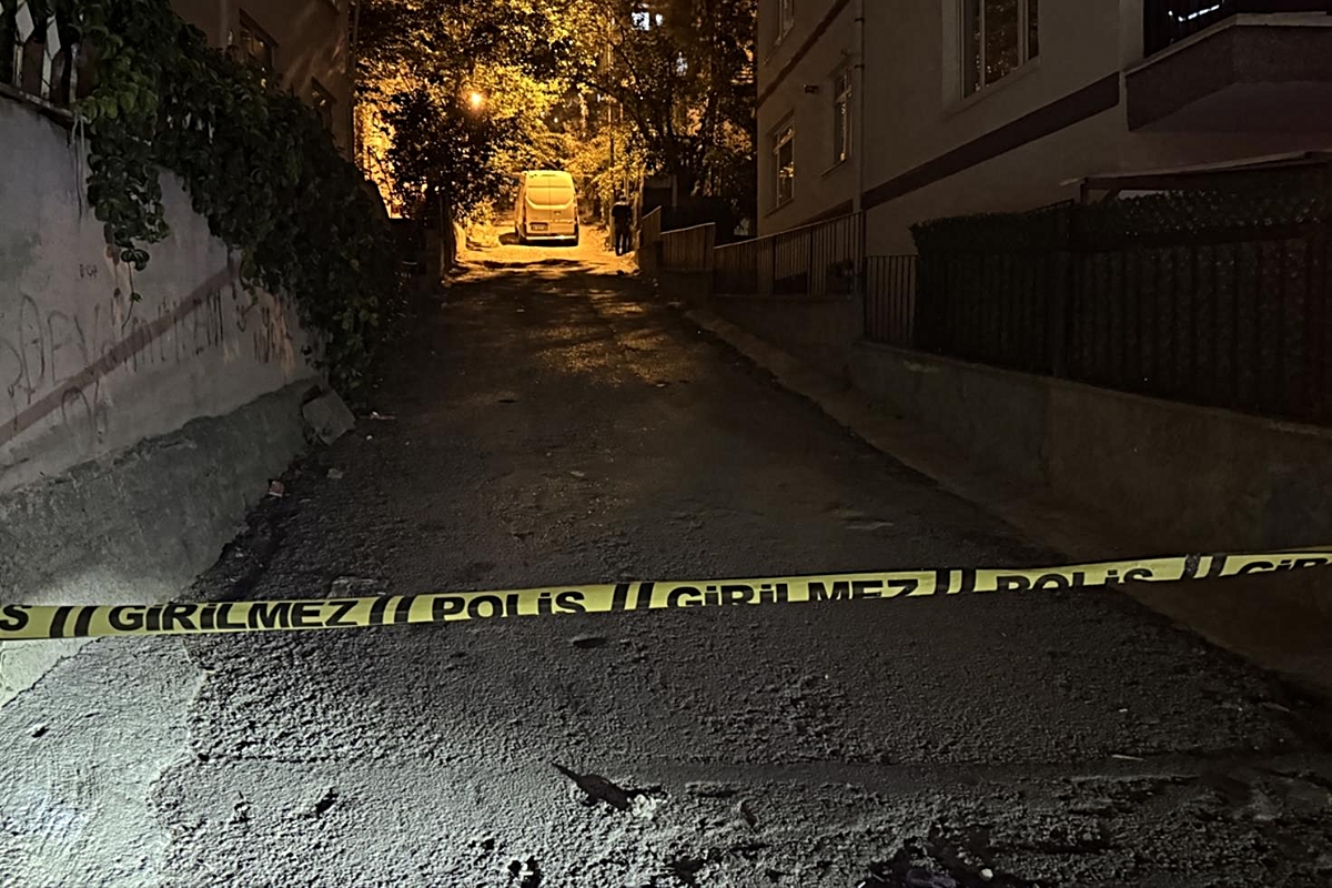 Ankara'da dehşet! Aynı dairede 3 ceset bulundu, fail kalabalığın arasından polisi izledi