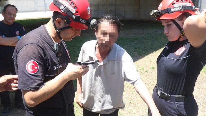 Anne-babasının yağmur suyu giderine düştüğünü ihbar etti, gerçek telefonda ortaya çıktı