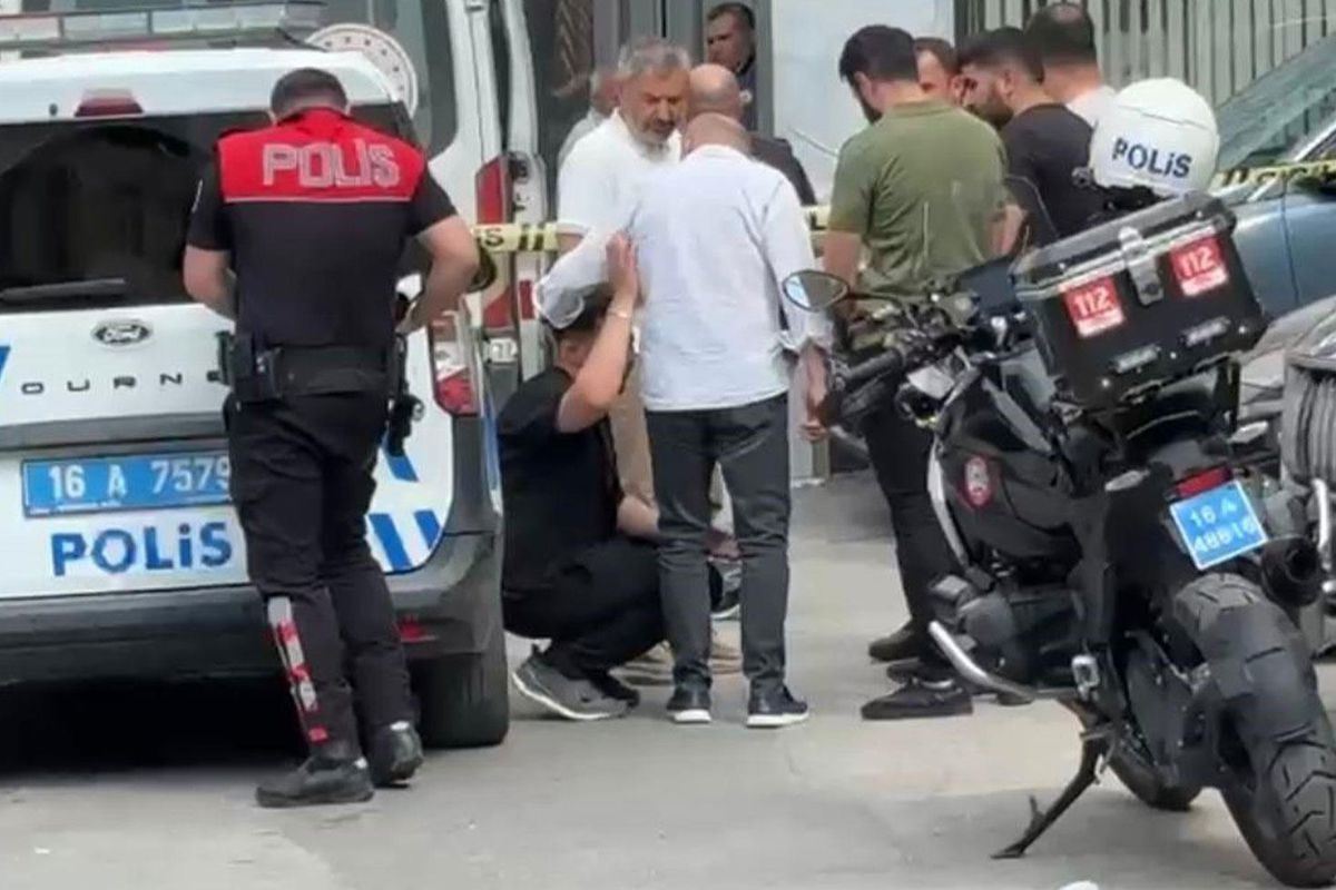 Ayakkabıcılar Çarşısı'nda bir kadını öldürüp canına kıydı