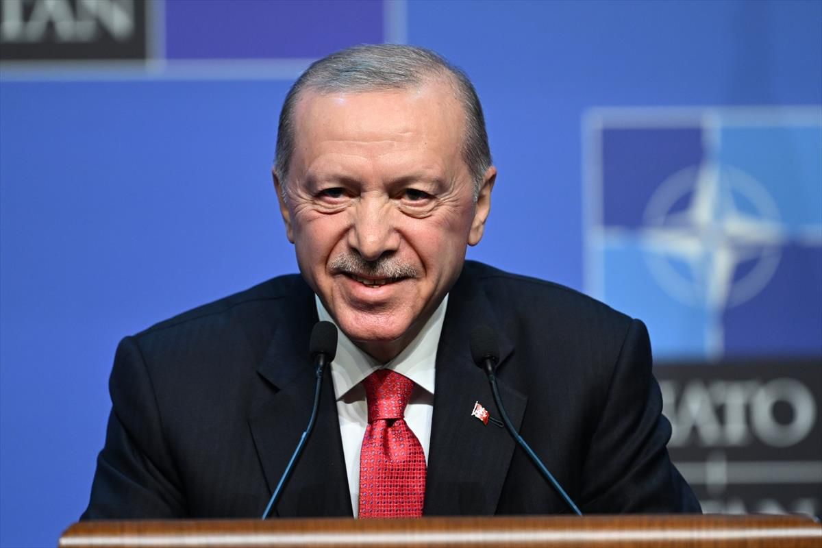 Cumhurbaşkanı Erdoğan'dan Yunan gazeteciye: Gözlerinden tanırız