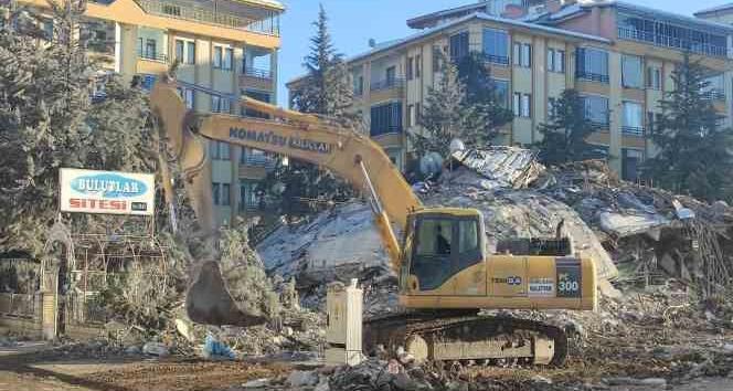 Depremde yerle bir olan Bulutlar Sitesi davasında yeni gelişme