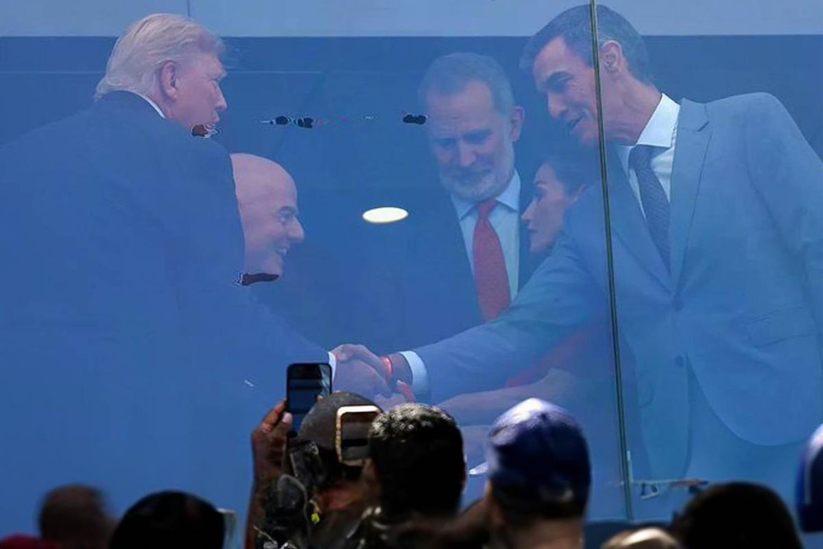 Dünya şaşkın! Trump ile Sanchez'den beklenmeyen kare