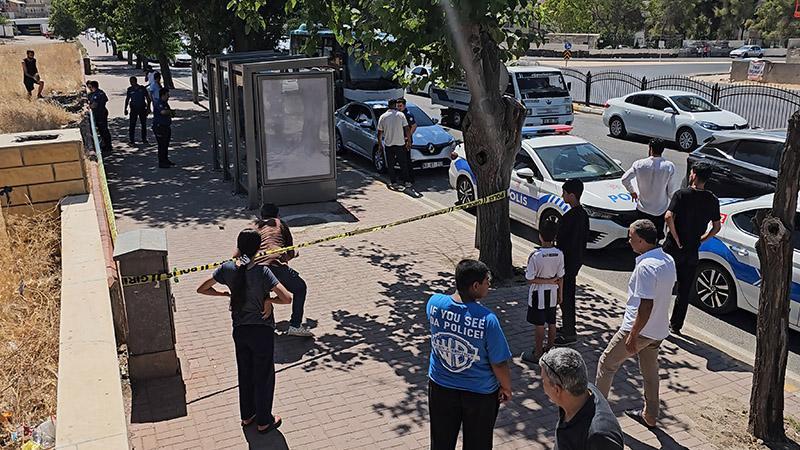 Durakta eşinin tabancayla vurduğu kadın öldü