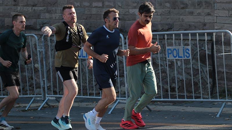 Fransa Cumhurbaşkanı Macron, Seğmenler Parkı'nda koştu