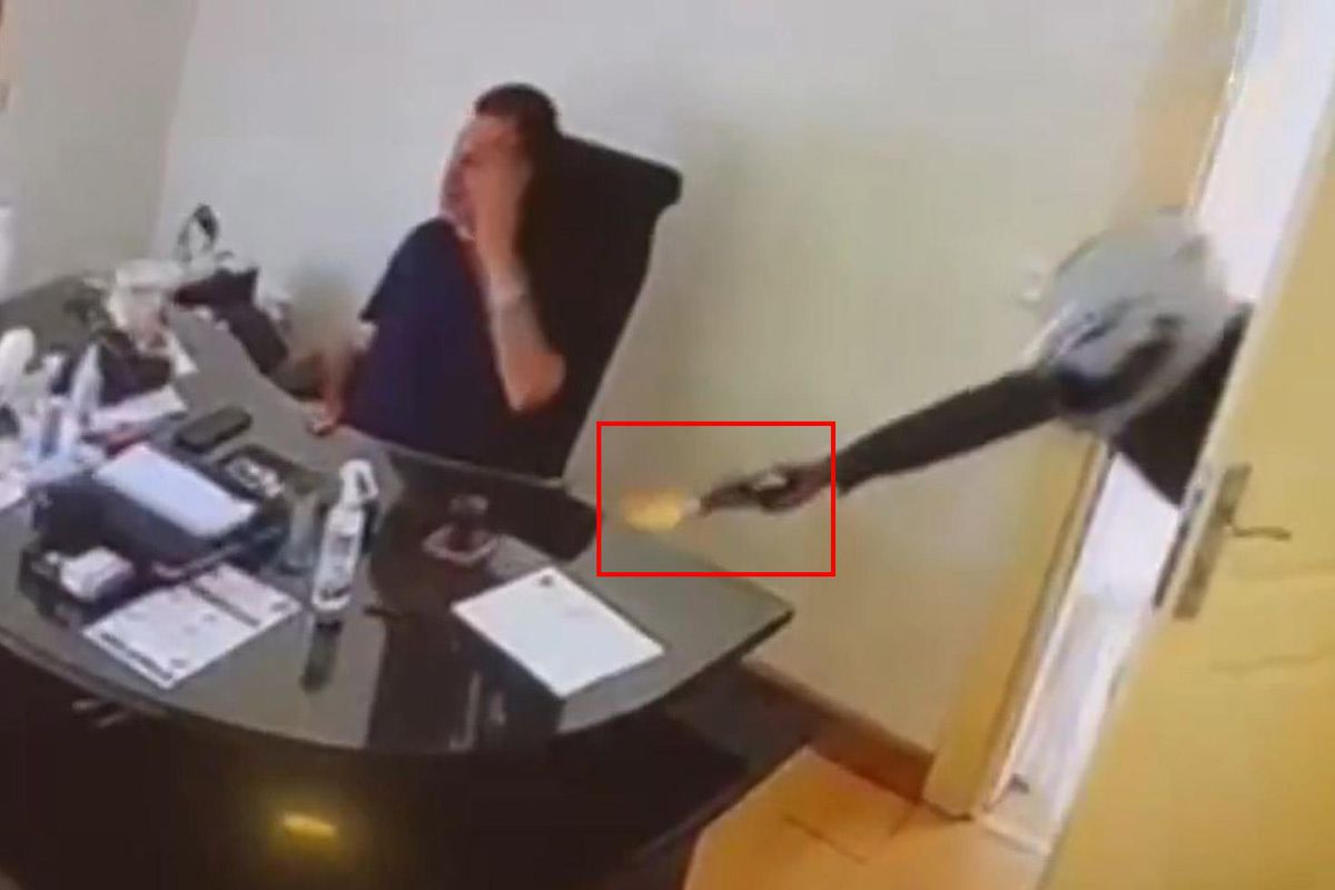 Görüntü Maalesef Türkiye'den! Kapıyı açıp peş peşe tetiğe bastı