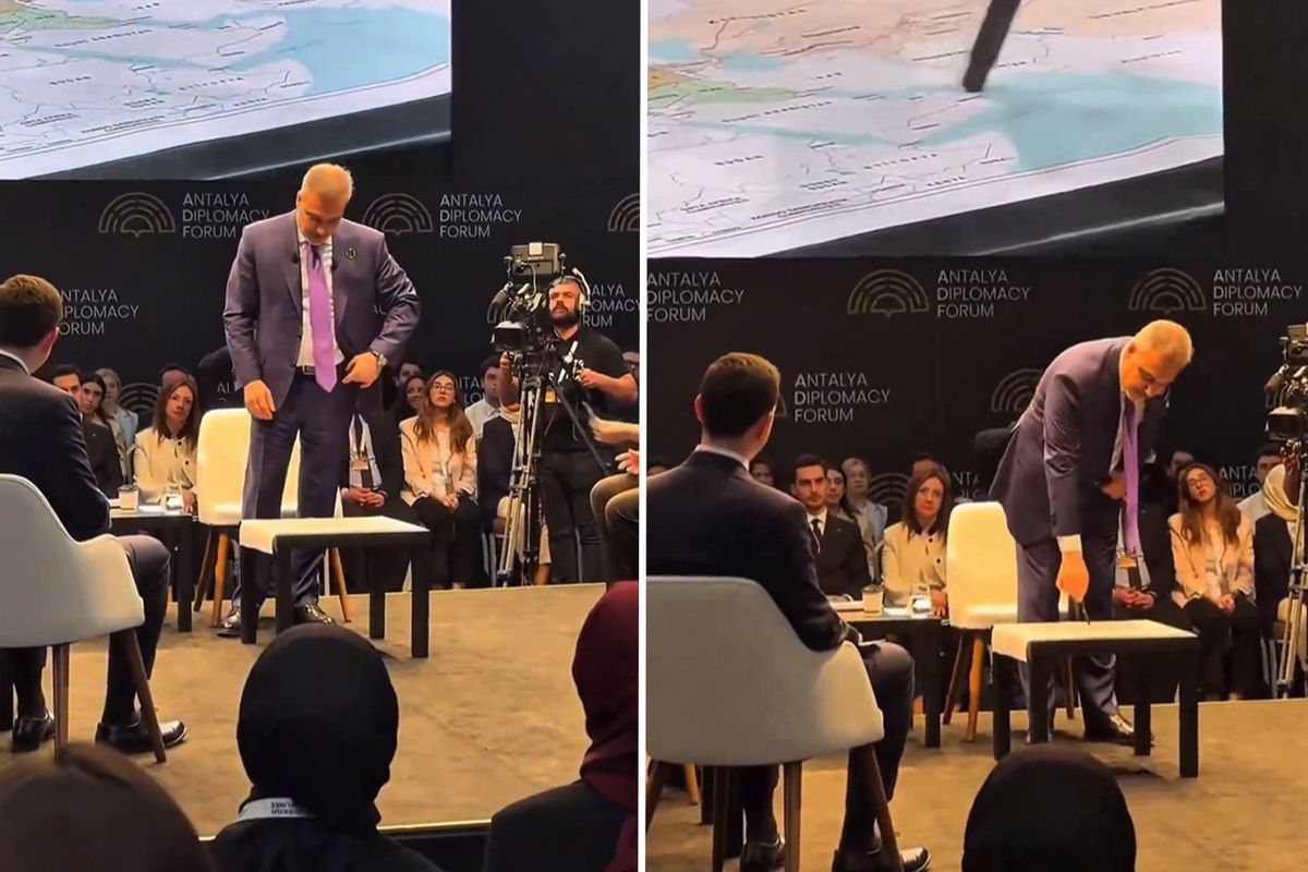 Hakan Fidan çantasından haritayı çıkardı, 