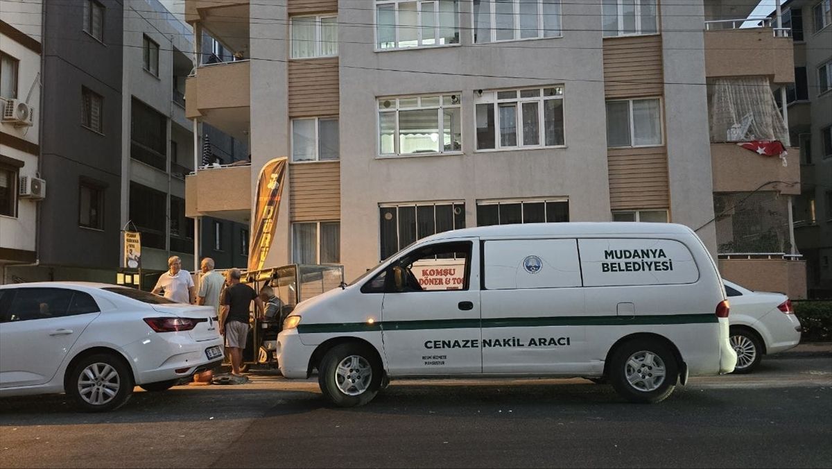 İlçe ayakta! Yaşlı kadın evinde boğazı kesilmiş halde bulundu