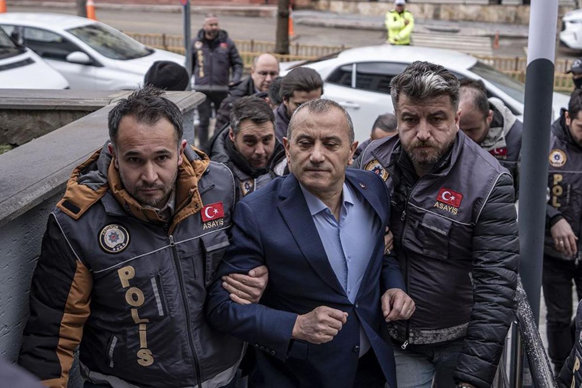 İşkence detayları dosyada: Yazışmalar ortaya çıktı! Eski vali istedi, polis paketleyip götürdü