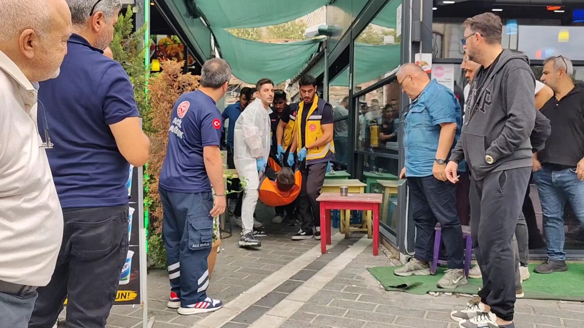İstanbul'da döviz bürosu savaş alanına döndü: 2 ölü, 2 yaralı