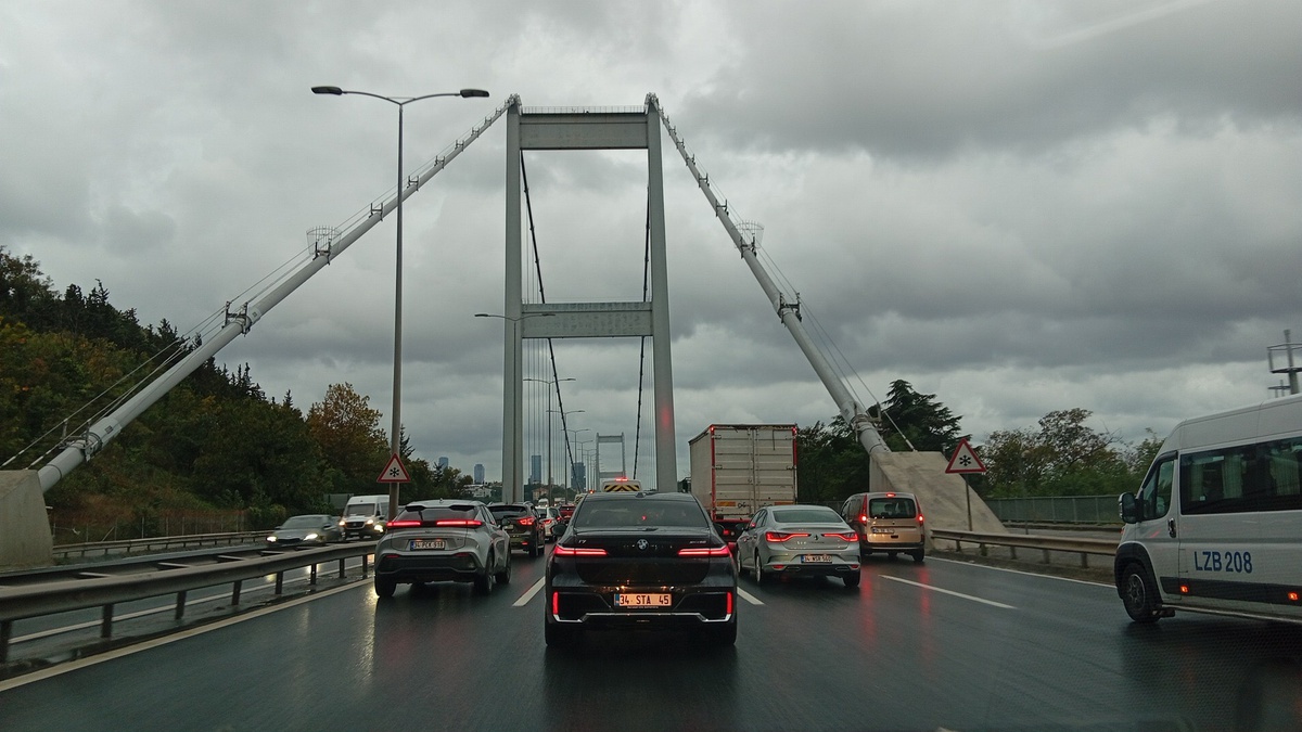 İstanbul'da sağanağın ardından trafik kilit