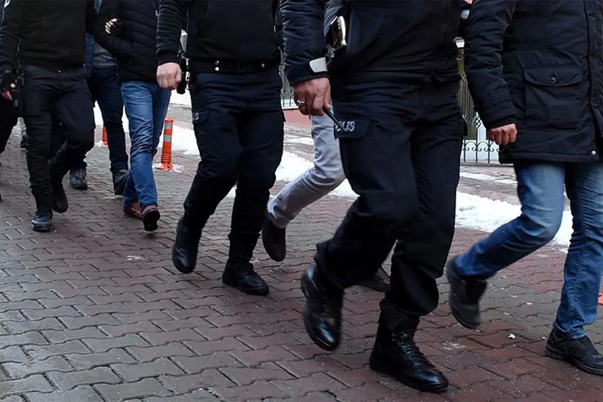 İstanbul'da Suç Çetesi Operasyonu: 18 Gözaltı