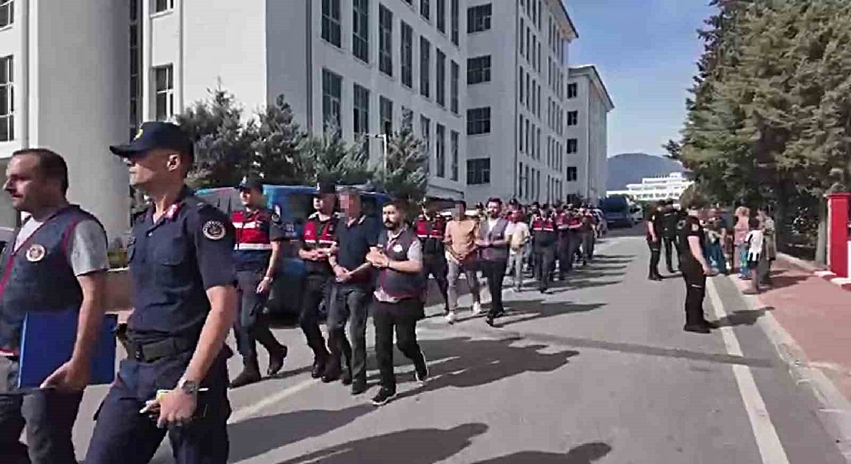 JASAT 6 iş yerindeki hırsızlığı çözdü! Şüphelilere tepki kendi ailelerinden geldi