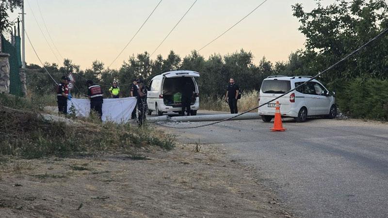 Kaza yapan sürücüye yardıma giderken elektrik akımına kapılıp, öldü