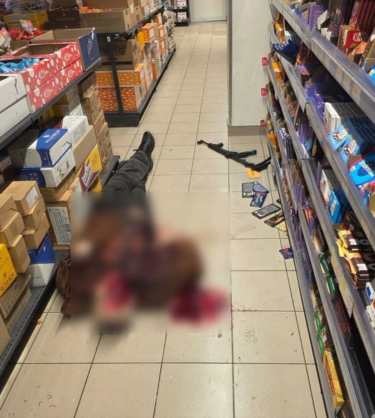 Kiev'de kimliği belirsiz bir kişinin ateş açması sonucu 5 kişi öldü