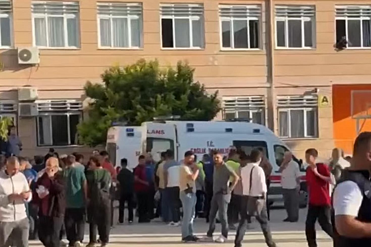 Manisa'da okula silahlı saldırı! Yaralı öğrenciler var