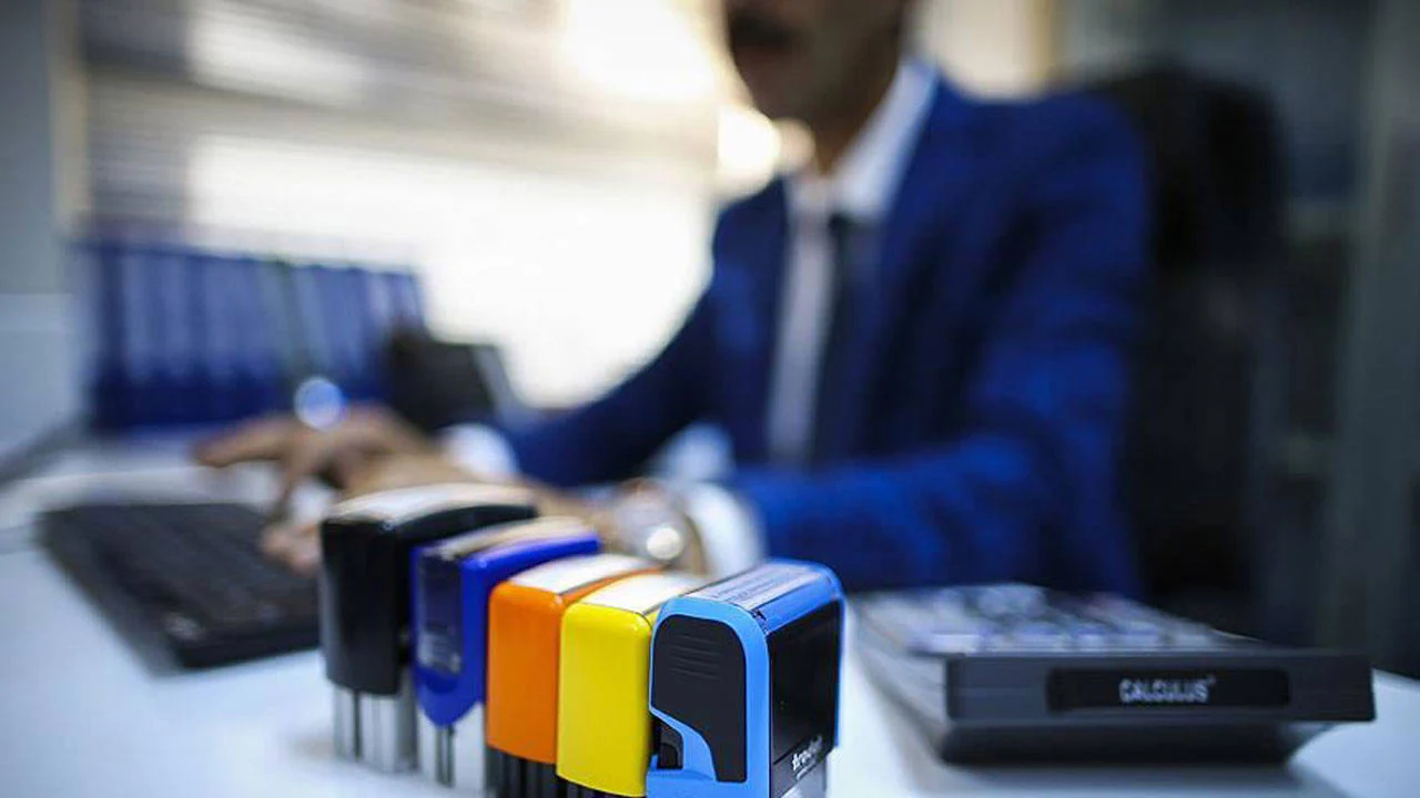 Memurlara ikramiye: Yasa teklifi Meclis’e sunuldu TBMM'ye memurları ilgilendiren bir yasa teklifi sunuldu. Teklifle memurlara yılda en az iki kez asgari ücret tutarında ikramiye verilmesi öngörülüyor.