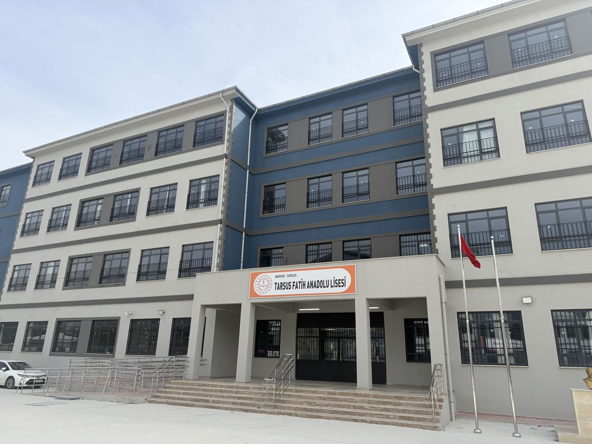 Mersin'de bir lise öğrencisi silahla yakalandı