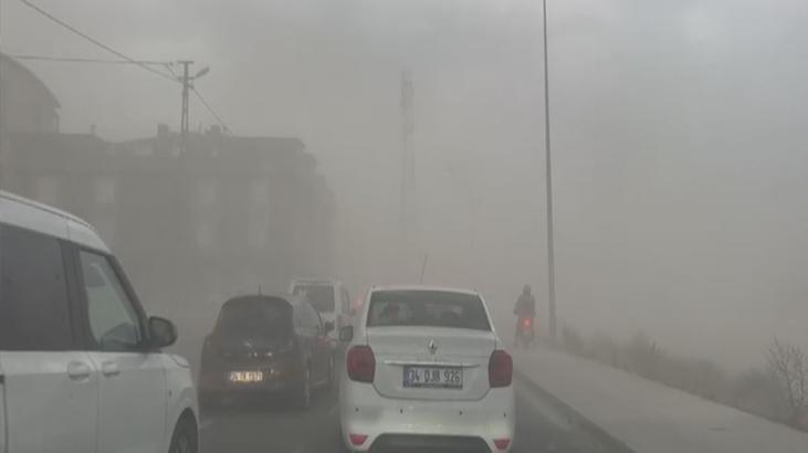 Meteoroloji uyarmıştı! İstanbul'da fırtına etkili oldu, ağaçlar devrildi