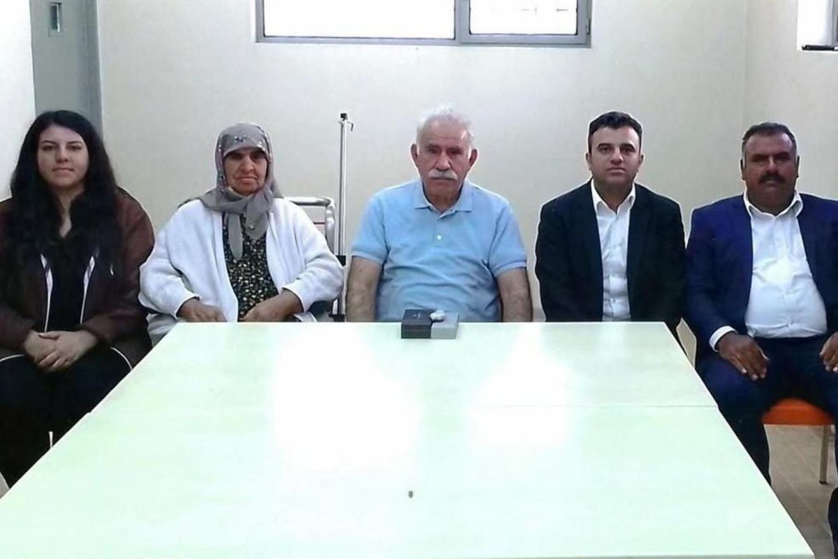 Öcalan'ın ailesiyle çektirdiği fotoğraf paylaşıldı