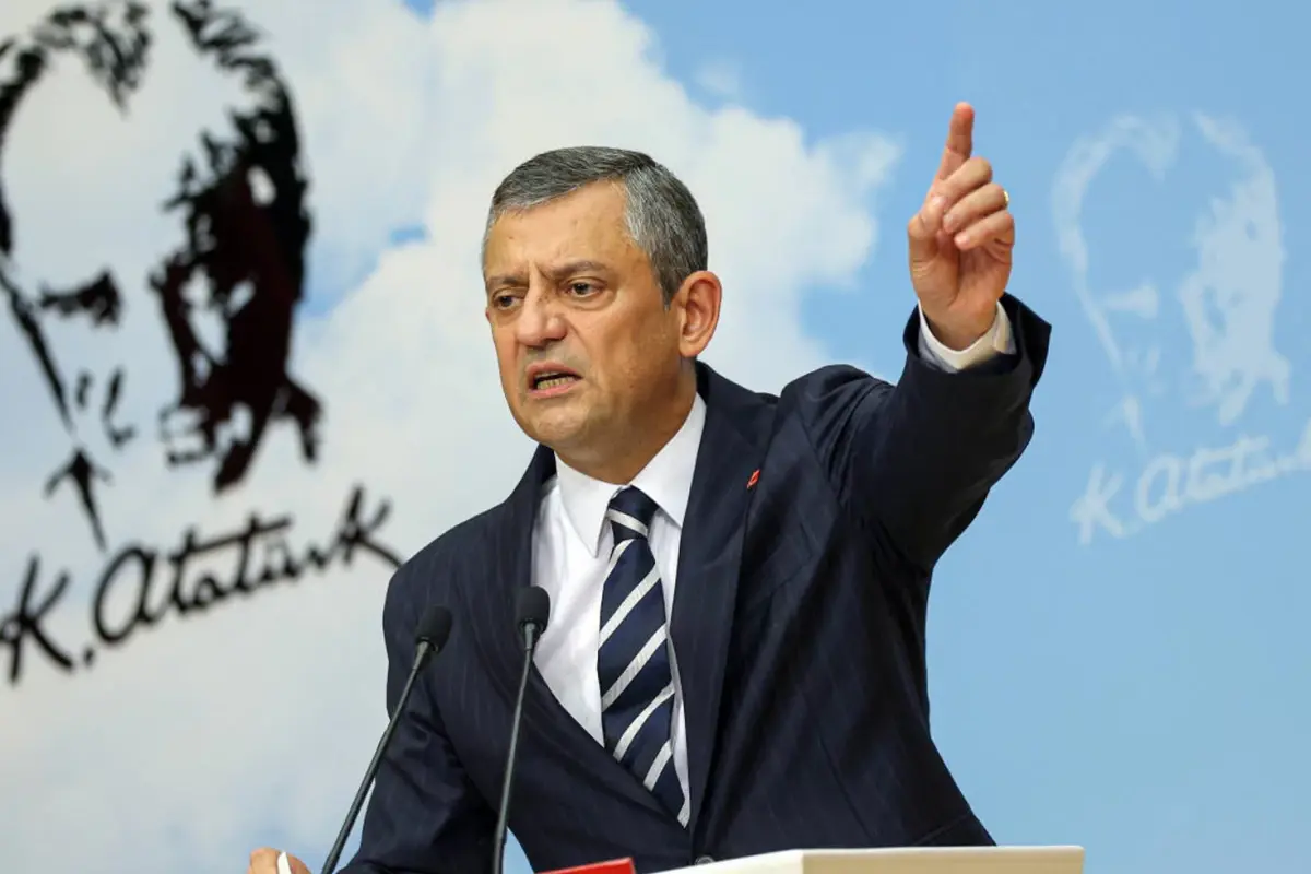 Özgür Özel'den 