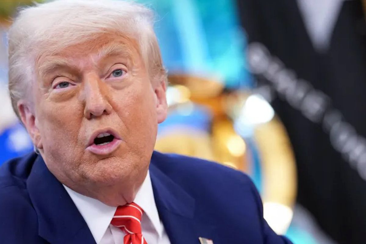 Trump'tan yanındaki çocuklara 