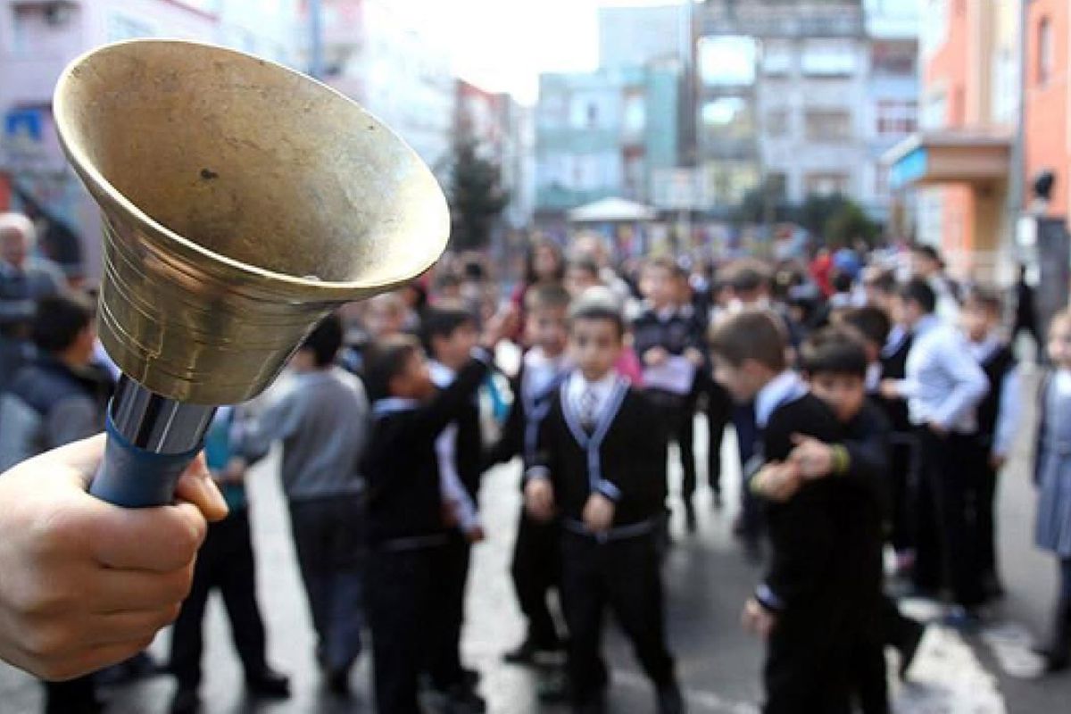 Yapılan kanlı saldırılar sonrası okullarda bir dönem sona erdi