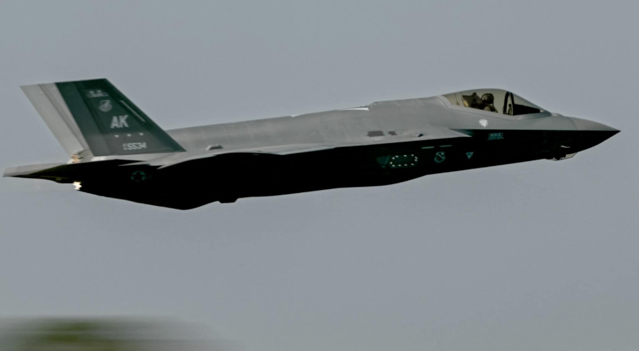 Yunanistan'ı korkutan F-35 ihtimali! Türkiye ile Çin'i kıyasladılar: 6 tane bile yeter